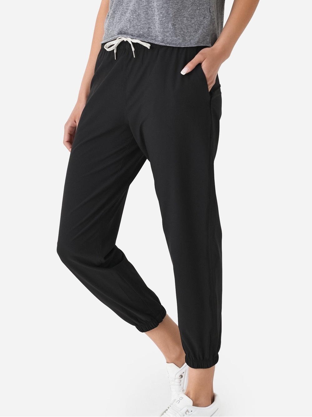 Vuori Women’s Weekend Black Joggers Size M